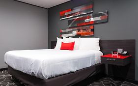 Astro Pasadena Hotel